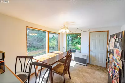 2238 Tremont St, North Bend, OR 97459 - Photo 14