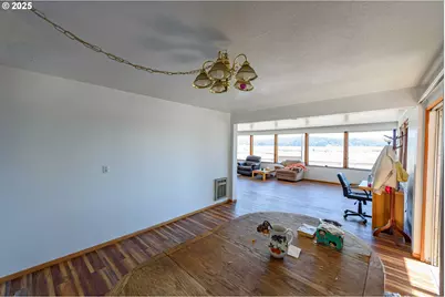 2238 Tremont St, North Bend, OR 97459 - Photo 12