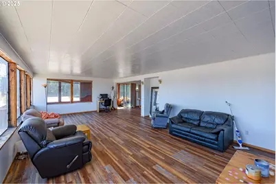 2238 Tremont St, North Bend, OR 97459 - Photo 8