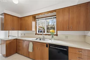 1420 Evergreen Dr, Eugene, OR 97404 - Photo 6