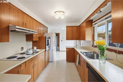 1420 Evergreen Dr, Eugene, OR 97404 - Photo 8