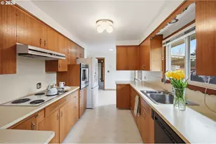 1420 Evergreen Dr, Eugene, OR 97404 - Photo 8