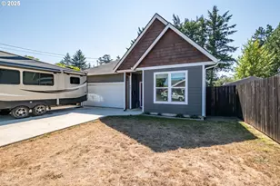 547 W Fourth St, Coquille, OR 97423 - Photo 4