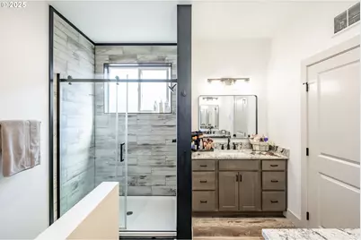 547 W 4th St, Coquille, OR 97423 - Photo 34