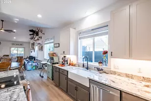 547 W Fourth St, Coquille, OR 97423 - Photo 12