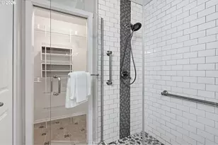 2004 NE Cadbury Ave, Hillsboro, OR 97006 - Photo 28