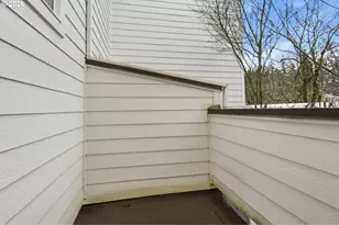 2004 NE Cadbury Ave, Hillsboro, OR 97006 - Photo 32
