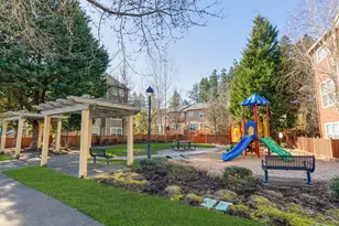 2004 NE Cadbury Ave, Hillsboro, OR 97006 - Photo 38