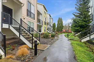 2004 NE Cadbury Ave, Hillsboro, OR 97006 - Photo 6