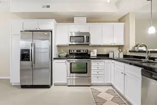 2004 NE Cadbury Ave, Hillsboro, OR 97006 - Photo 18