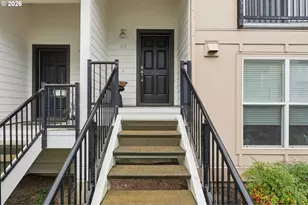 2004 NE Cadbury Ave, Hillsboro, OR 97006 - Photo 8