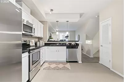 2004 NE Cadbury Ave #213, Hillsboro, OR 97006 - Photo 10