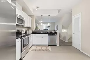 2004 NE Cadbury Ave, Hillsboro, OR 97006 - Photo 10