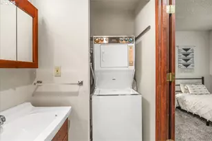 12612 NW Barnes Rd, Portland, OR 97210 - Photo 18