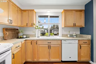 493 S Emerald Loop, Cornelius, OR 97113 - Photo 6