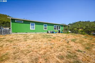 1745 Rifle Range Rd, Roseburg, OR 97470 - Photo 14