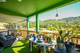 1745 Rifle Range Rd, Roseburg, OR 97470 - Photo 12