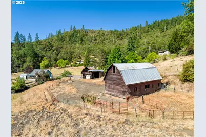 1745 Rifle Range Rd, Roseburg, OR 97470 - Photo 6