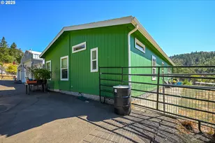 1745 Rifle Range Rd, Roseburg, OR 97470 - Photo 4