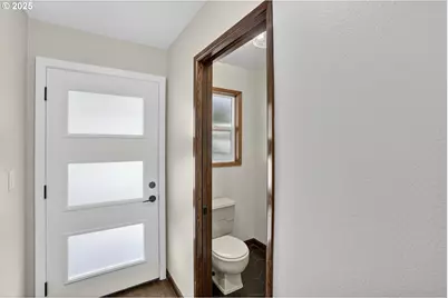 11926 N Jantzen Beach Ave #2, Portland, OR 97217 - Photo 6