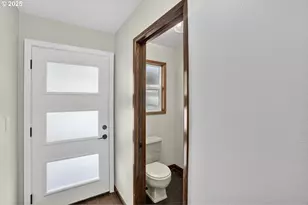 11926 N Jantzen Beach Ave, Portland, OR 97217 - Photo 6