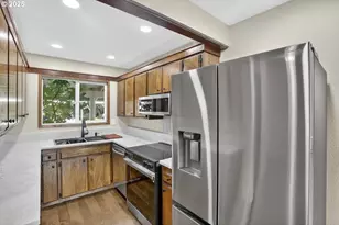 11926 N Jantzen Beach Ave, Portland, OR 97217 - Photo 10