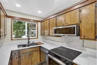 11926 N Jantzen Beach Ave #2, Portland, OR 97217 - Photo 12