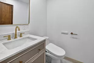 11926 N Jantzen Beach Ave, Portland, OR 97217 - Photo 32