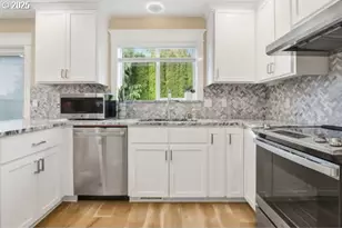 2701 SW Latourell Pl, Troutdale, OR 97060 - Photo 12