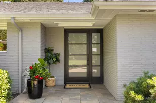 10640 SW Hawthorne Ln, Portland, OR 97225 - Photo 2