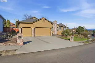 3857 SW Brittany Dr, Gresham, OR 97080 - Photo 2