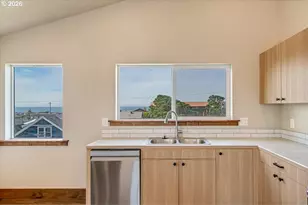 426 NW 5th St, Newport, OR 97365 - Photo 10