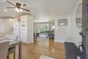 5048 SW Coronado St, Portland, OR 97219 - Photo 6