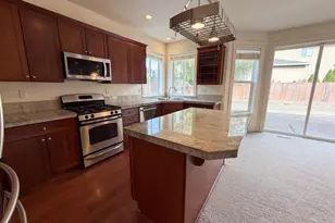 606 10th Ct, Lafayette, OR 97127 - Photo 2