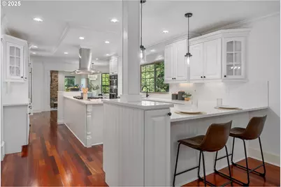 6145 SW Sweetbriar Ct, Portland, OR 97221 - Photo 8