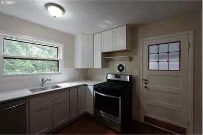7925 SW 11th Ave, Portland, OR 97219 - Photo 12