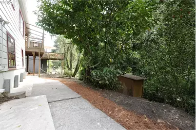 7925 SW 11th Ave, Portland, OR 97219 - Photo 36