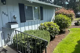 968 W L St, Springfield, OR 97477 - Photo 2