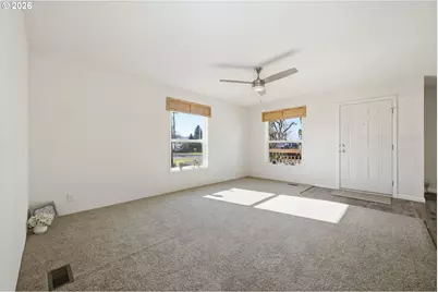 1427 31st St, Springfield, OR 97477 - Photo 6