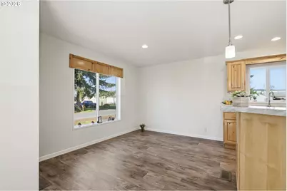 1427 31st St, Springfield, OR 97477 - Photo 8