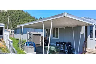 1413 Hawthorne Ave, Reedsport, OR 97467 - Photo 2