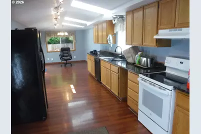 2075 Johnson St, North Bend, OR 97459 - Photo 18