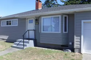 2075 Johnson St, North Bend, OR 97459 - Photo 2