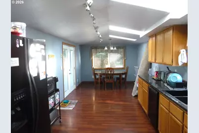 2075 Johnson St, North Bend, OR 97459 - Photo 8