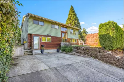 8325 SW Terwilliger Blvd, Portland, OR 97219 - Photo 2