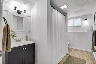 8325 SW Terwilliger Blvd, Portland, OR 97219 - Photo 20
