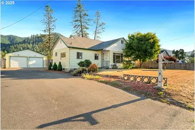 47578 School St, Oakridge, OR 97463 - Photo 1