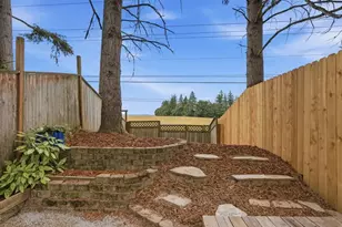 19645 NW Quail Hollow Dr, Portland, OR 97229 - Photo 2