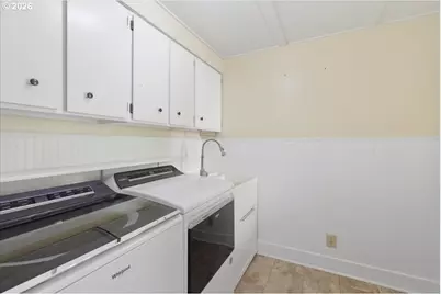 27536 Pearl St, Brownsville, OR 97327 - Photo 22
