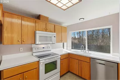 8911 NE Burton Rd, Vancouver, WA 98662 - Photo 12